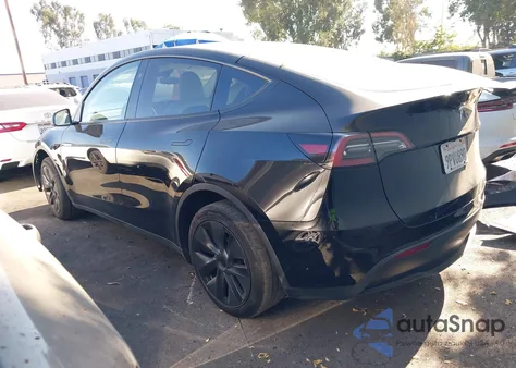 2024 Tesla Model Y Long Range Dual Motor All-Wheel Drive/Rwd z USA, uszkodzony, nr VIN 7SAYGDED2RF127531